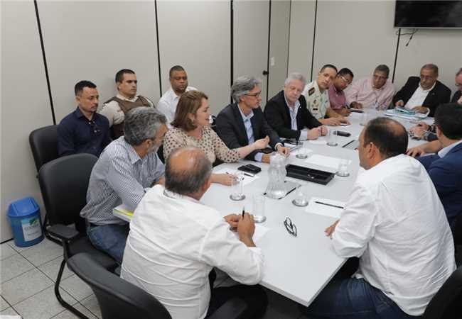 Prefeito, secretário Fausto e representantes do trade turístico discutem sobre temporada de Cruzeiros 2019-2020.